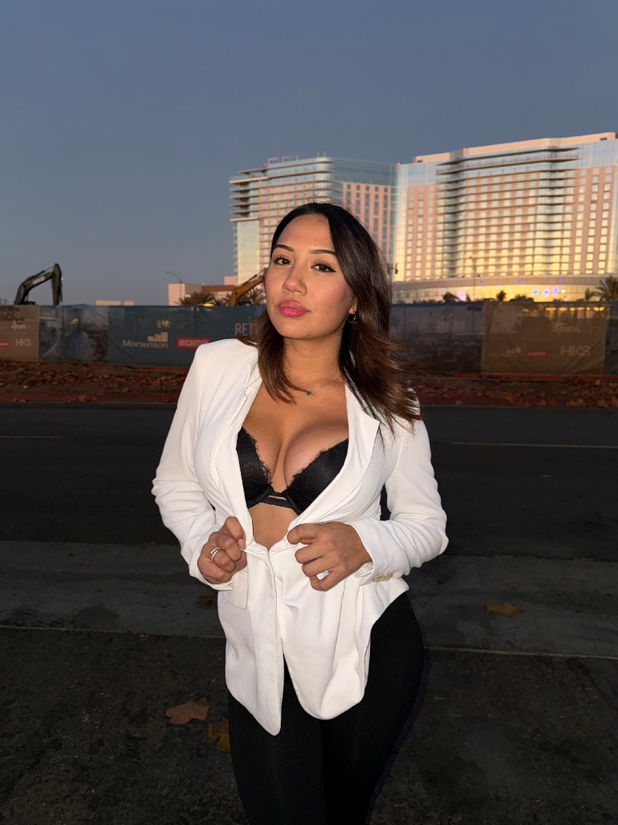 Take a pause and enjoy Ali Cruz — streaming from Nesaualkoyotl