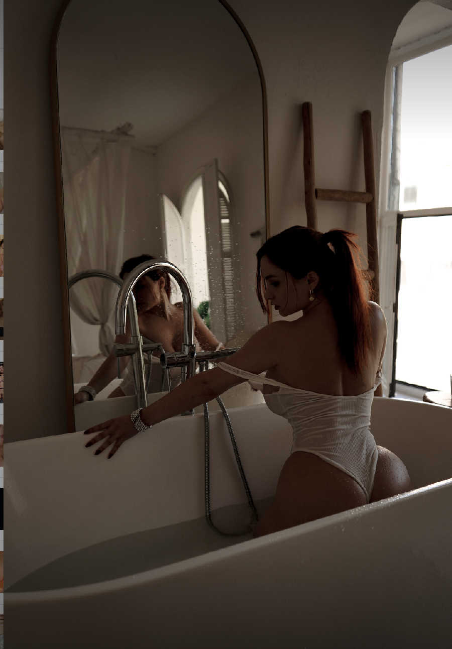 A playful frame from Miranda Faith nude — online in Nesaualkoyotl