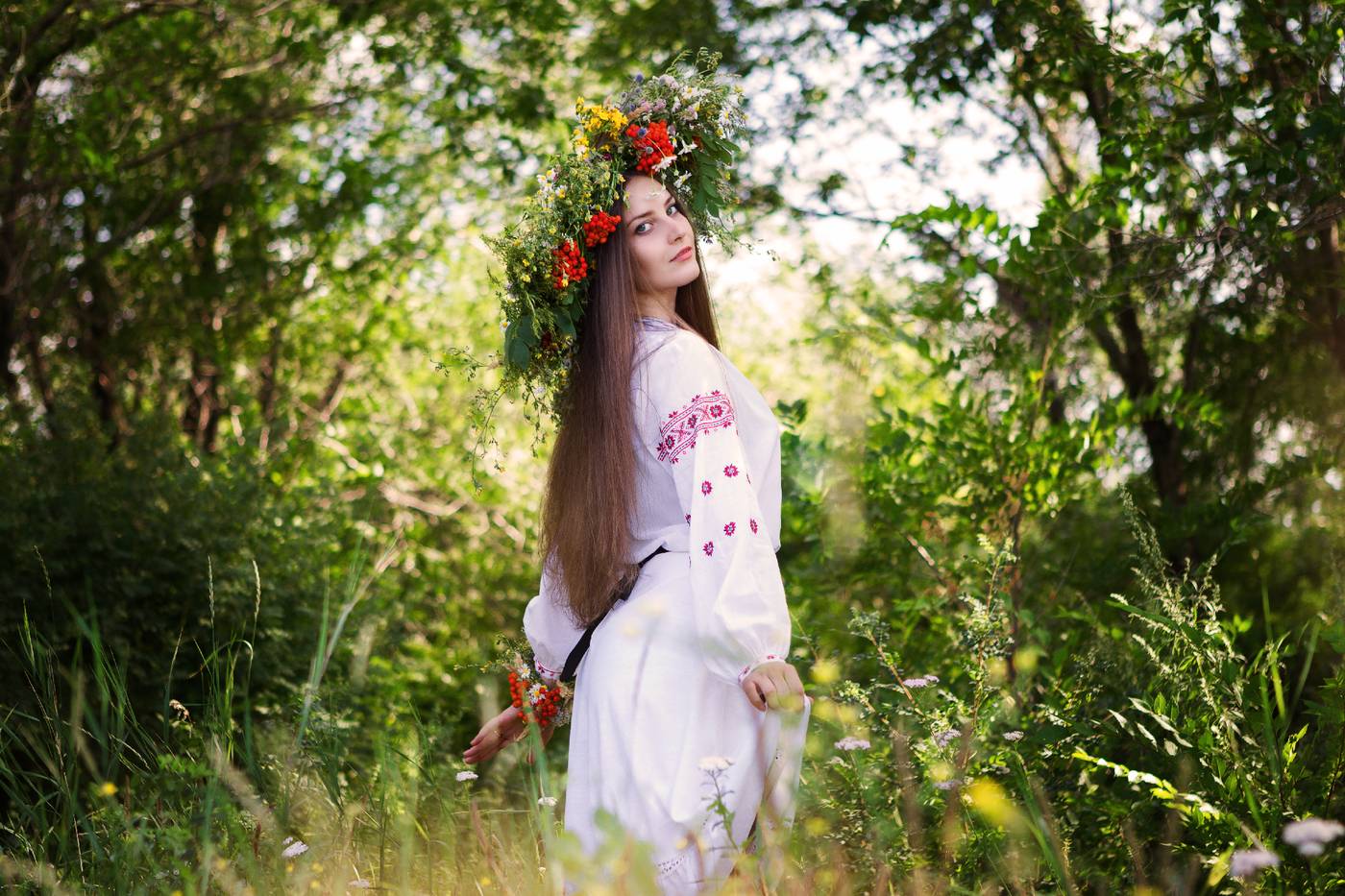 Slavic girls brings the glow — live moments in Nesaualkoyotl