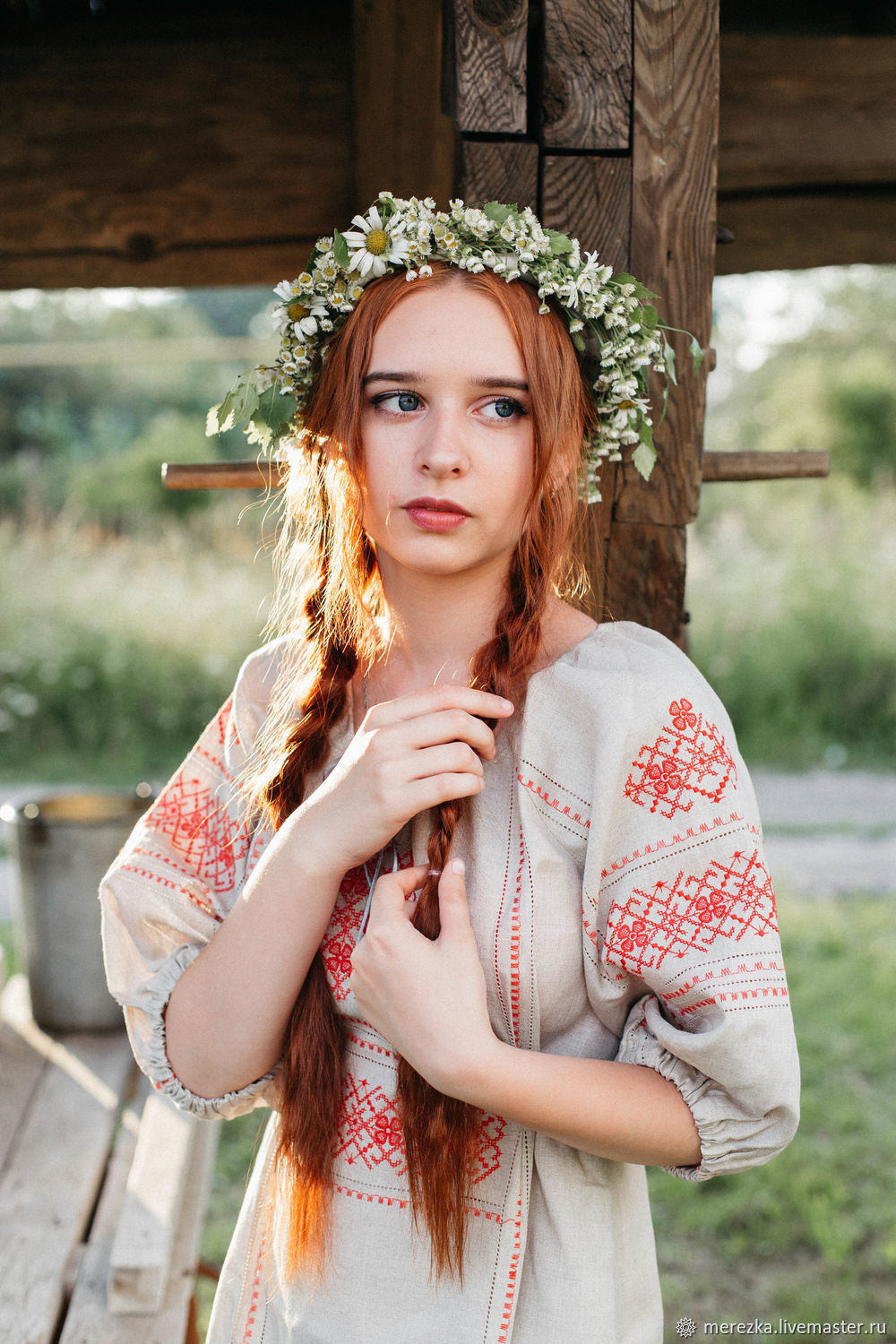 Girls in Slavic costumes in Nesaualkoyotl