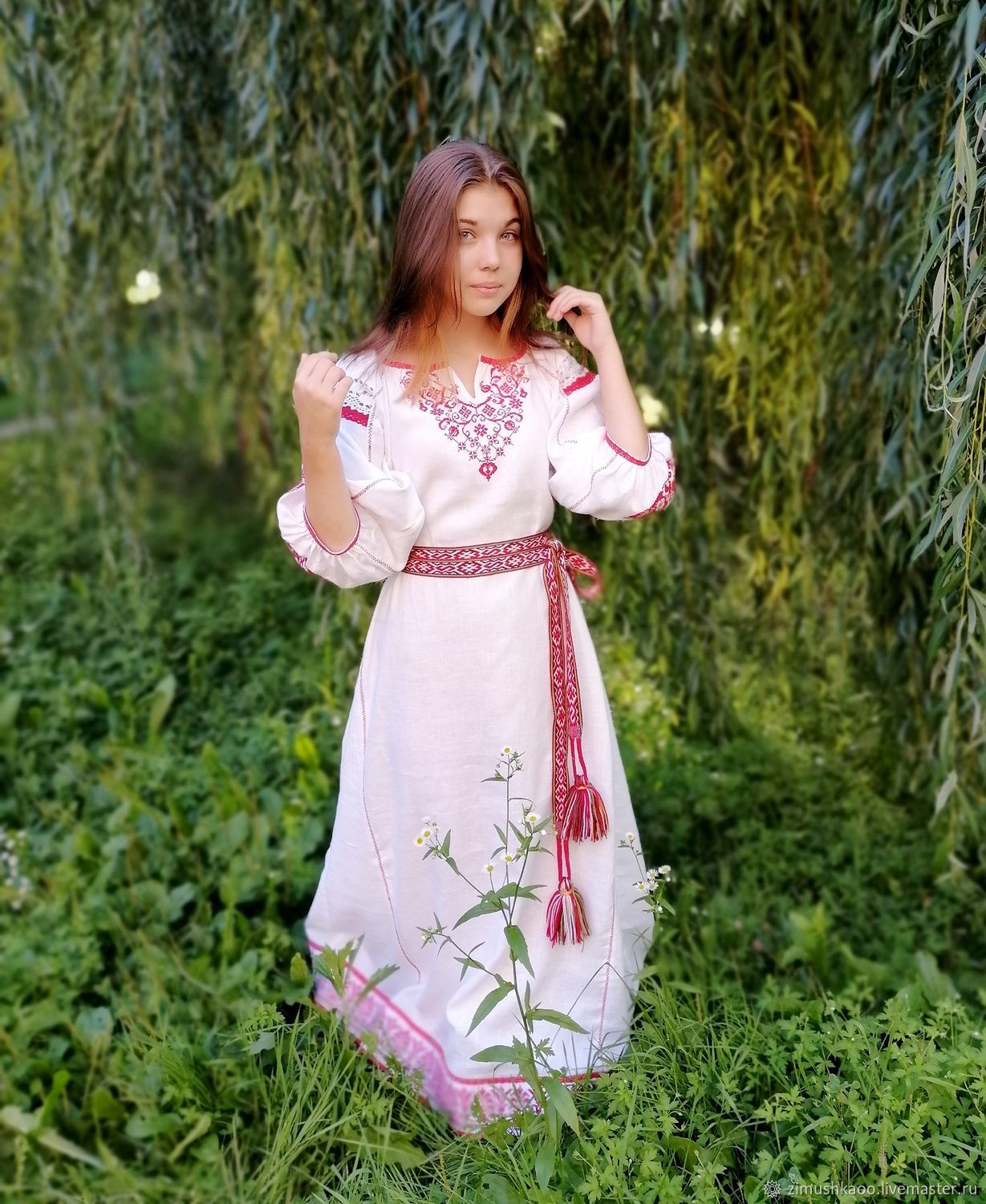 Girl Girls in Slavic costumes in Nesaualkoyotl